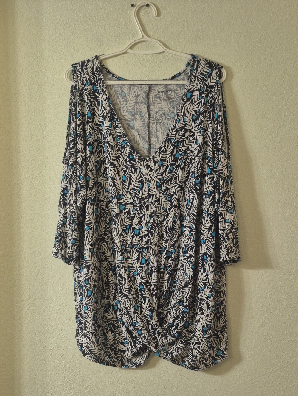 Lane Bryant Black & White V-Neck Tunic with Blue Highlights